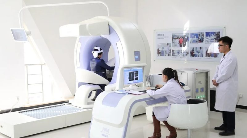 相较于传统的一站式体检套餐，定制化的职业体检套餐具有以下优势：